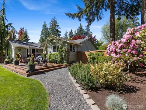 Exterior - 22427 Meridian Ave S, Bothell, WA 98021 photo 8 of 15