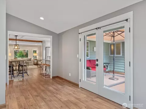 Entry Way - 22427 Meridian Ave S, Bothell, WA 98021 photo 2 of 2