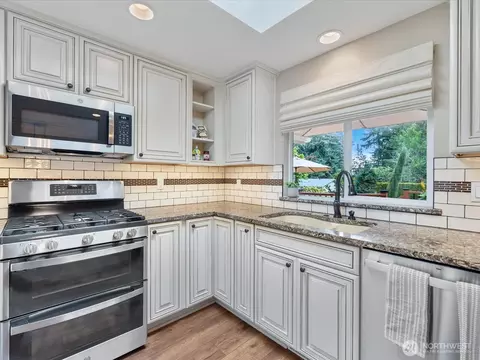 Kitchen - 22427 Meridian Ave S, Bothell, WA 98021 photo 3 of 4