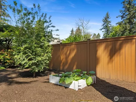 Exterior - 22427 Meridian Ave S, Bothell, WA 98021 photo 14 of 15