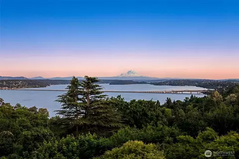 416 34th Ave, Seattle, WA 98122