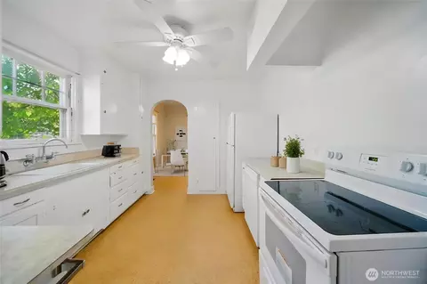 Kitchen - 809 E Alder St, Walla Walla, WA 99362 photo 1 of 4