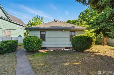 Exterior - 809 E Alder St, Walla Walla, WA 99362 photo 5 of 7