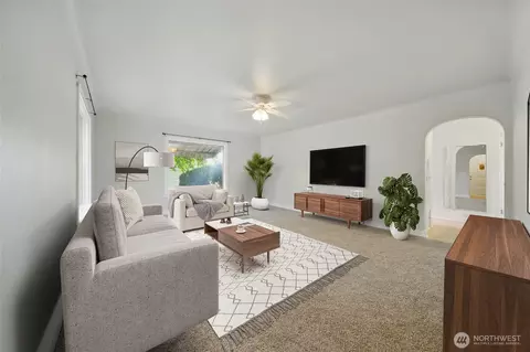 Living - 809 E Alder St, Walla Walla, WA 99362 photo 2 of 4