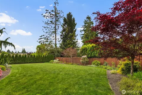 Exterior - 2512 Taylor Dr, Everett, WA 98203 photo 4 of 4