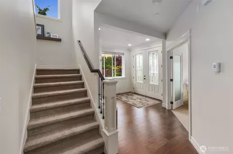 Entry Way - 2512 Taylor Dr, Everett, WA 98203 photo 2 of 2