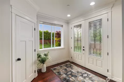 Entry Way - 2512 Taylor Dr, Everett, WA 98203 photo 1 of 2