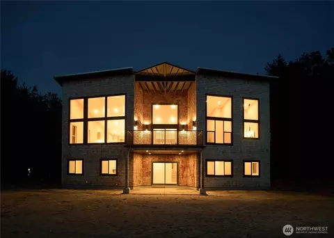 27208 J Ln, Ocean Park, WA 98640
