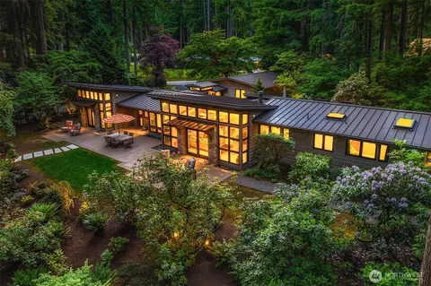 18 Bridlewood Cir, Kirkland, WA 98033