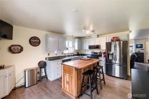 Kitchen - 1403 Headley Ave NW, Orting, WA 98360 photo 1 of 3