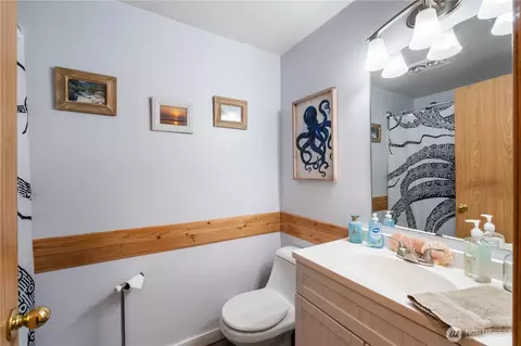 Bath - 1403 Headley Ave NW, Orting, WA 98360 photo 2 of 2