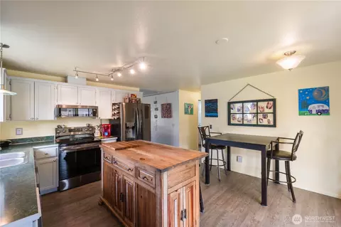 Kitchen - 1403 Headley Ave NW, Orting, WA 98360 photo 3 of 3