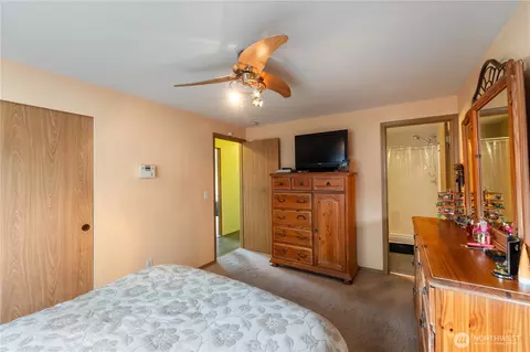 Bedroom - 1403 Headley Ave NW, Orting, WA 98360 photo 2 of 3