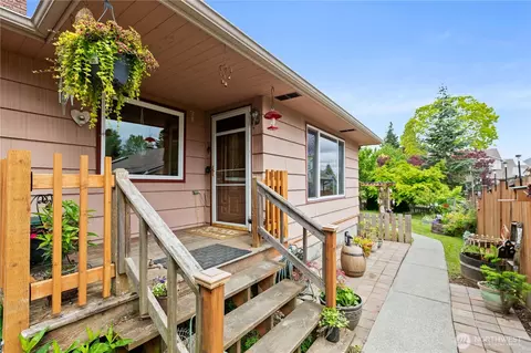 210 79th Pl SW, Everett, WA 98203