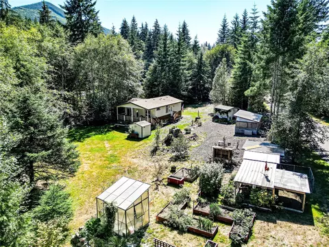 51 Sunflower Rd, Beaver, WA 98305