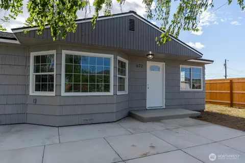 622 3rd Pl SE, Soap Lake, WA 98851