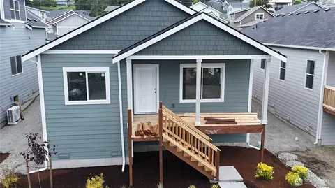 51 E Compass Ln, Allyn, WA 98524