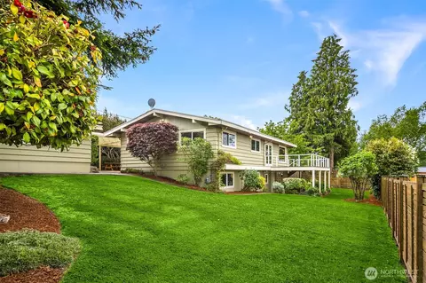 731 Sommerseth St NE, Poulsbo, WA 98370