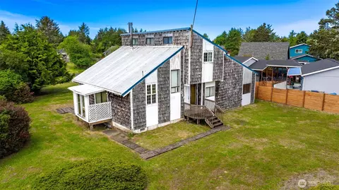 257 Point Brown Ave SW, Ocean Shores, WA 98569