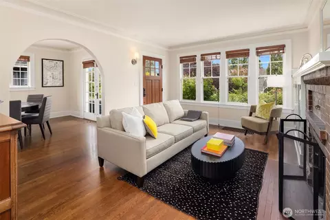 Living - 4529 Eastern Ave N, Seattle, WA 98103 photo 3 of 5