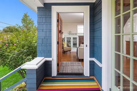 Entry Way - 4529 Eastern Ave N, Seattle, WA 98103 photo 1 of 2