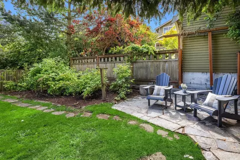 Exterior - 4529 Eastern Ave N, Seattle, WA 98103 photo 4 of 5