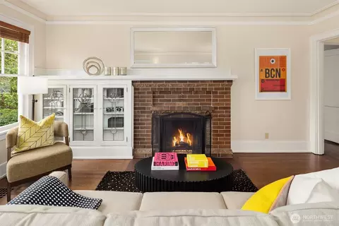 Living - 4529 Eastern Ave N, Seattle, WA 98103 photo 1 of 5