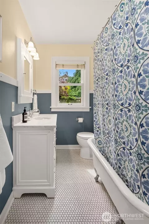Bath - 4529 Eastern Ave N, Seattle, WA 98103 photo 1 of 2