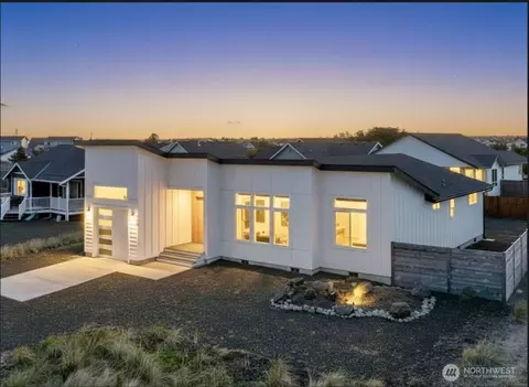 455 N Portal Loop SW, Ocean Shores, WA 98569