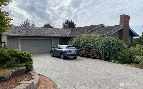 8811 NE 15th Pl, Clyde Hill, WA 98004