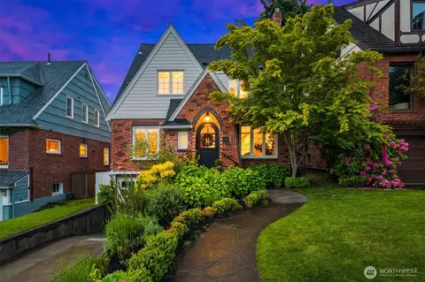 4332 NE 43rd St, Seattle, WA 98105