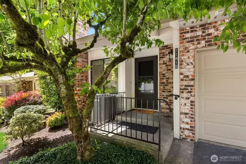 11415 105th Pl NE #H27, Kirkland, WA 98033