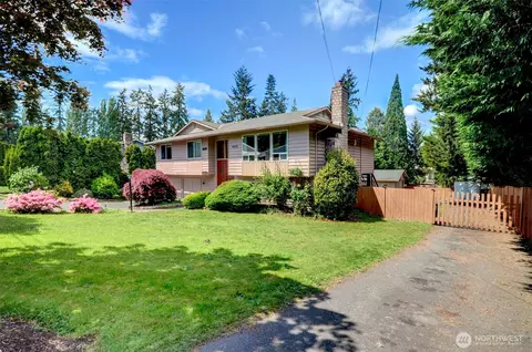 6822 NE 165th St, Kenmore, WA 98028