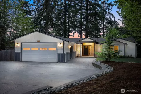 7429 NE 129th St, Kirkland, WA 98034