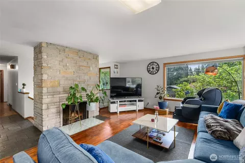 Living - 17543 7th Ave NE, Shoreline, WA 98155 photo 2 of 3