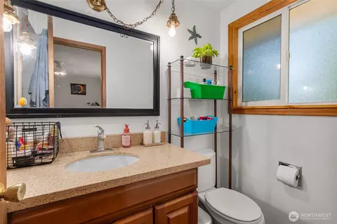 Bath - 17543 7th Ave NE, Shoreline, WA 98155 photo 3 of 6