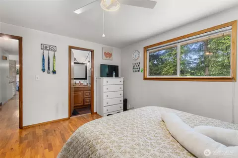 Bedroom - 17543 7th Ave NE, Shoreline, WA 98155 photo 2 of 4