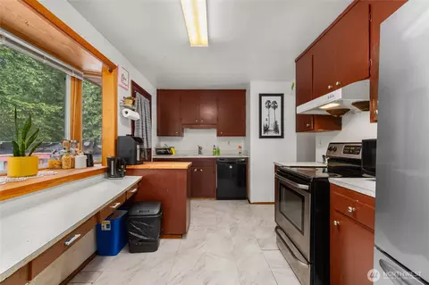 Kitchen - 17543 7th Ave NE, Shoreline, WA 98155 photo 2 of 3