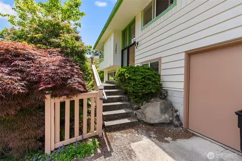 Exterior - 17543 7th Ave NE, Shoreline, WA 98155 photo 2 of 10