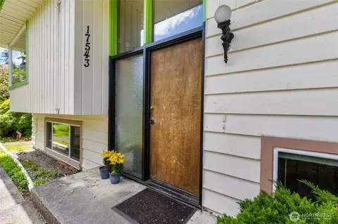 Entry Way - 17543 7th Ave NE, Shoreline, WA 98155 photo 1 of 2