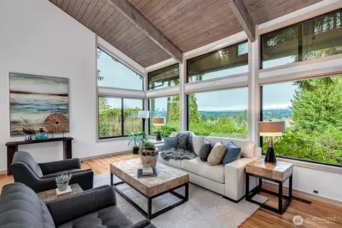9340 Mercerwood Dr, Mercer Island, WA 98040