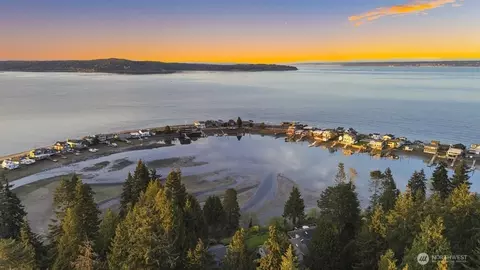 10220 NE Lafayette Ave, Bainbridge Island, WA 98110