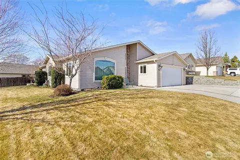 400 Concord Ln, Zillah, WA 98953
