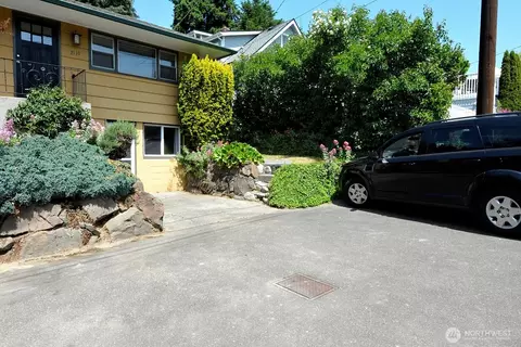 2116 N 86th St, Seattle, WA 98103 photo 2