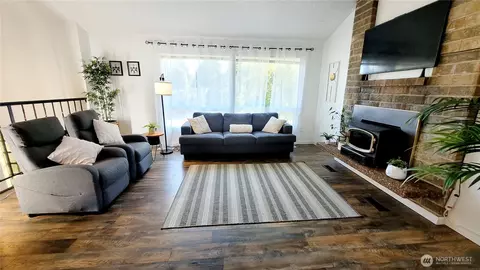 Living - 2729 112th Pl SE, Everett, WA 98208 photo 1 of 1