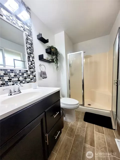 Bath - 2729 112th Pl SE, Everett, WA 98208 photo 1 of 6