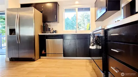 Kitchen - 2729 112th Pl SE, Everett, WA 98208 photo 3 of 5