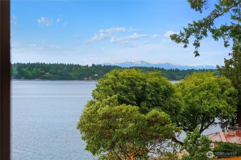 7225 Bayview Dr #3, Olympia, WA 98506