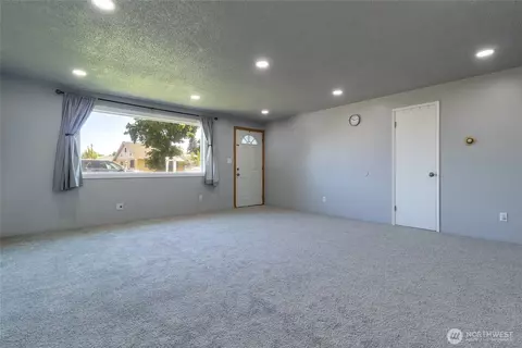 Living - 1918 E Alder St, Walla Walla, WA 99362 photo 2 of 3