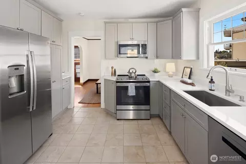 Kitchen - 116 Edgar St, Seattle, WA 98102 photo 2 of 5